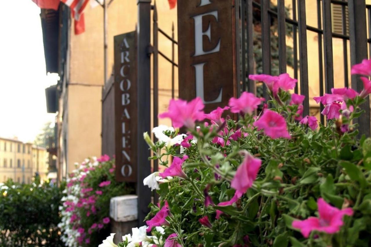 Hotel Arcobaleno Siena Bagian luar foto