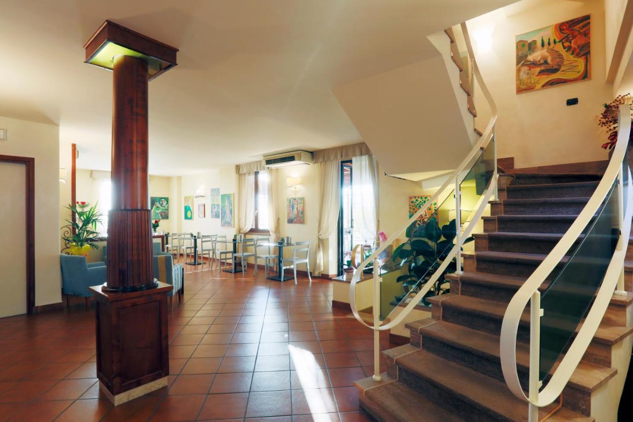 Hotel Arcobaleno Siena Bagian luar foto