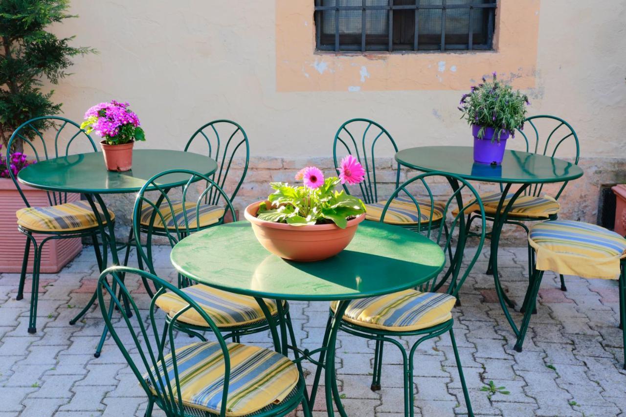 Hotel Arcobaleno Siena Bagian luar foto