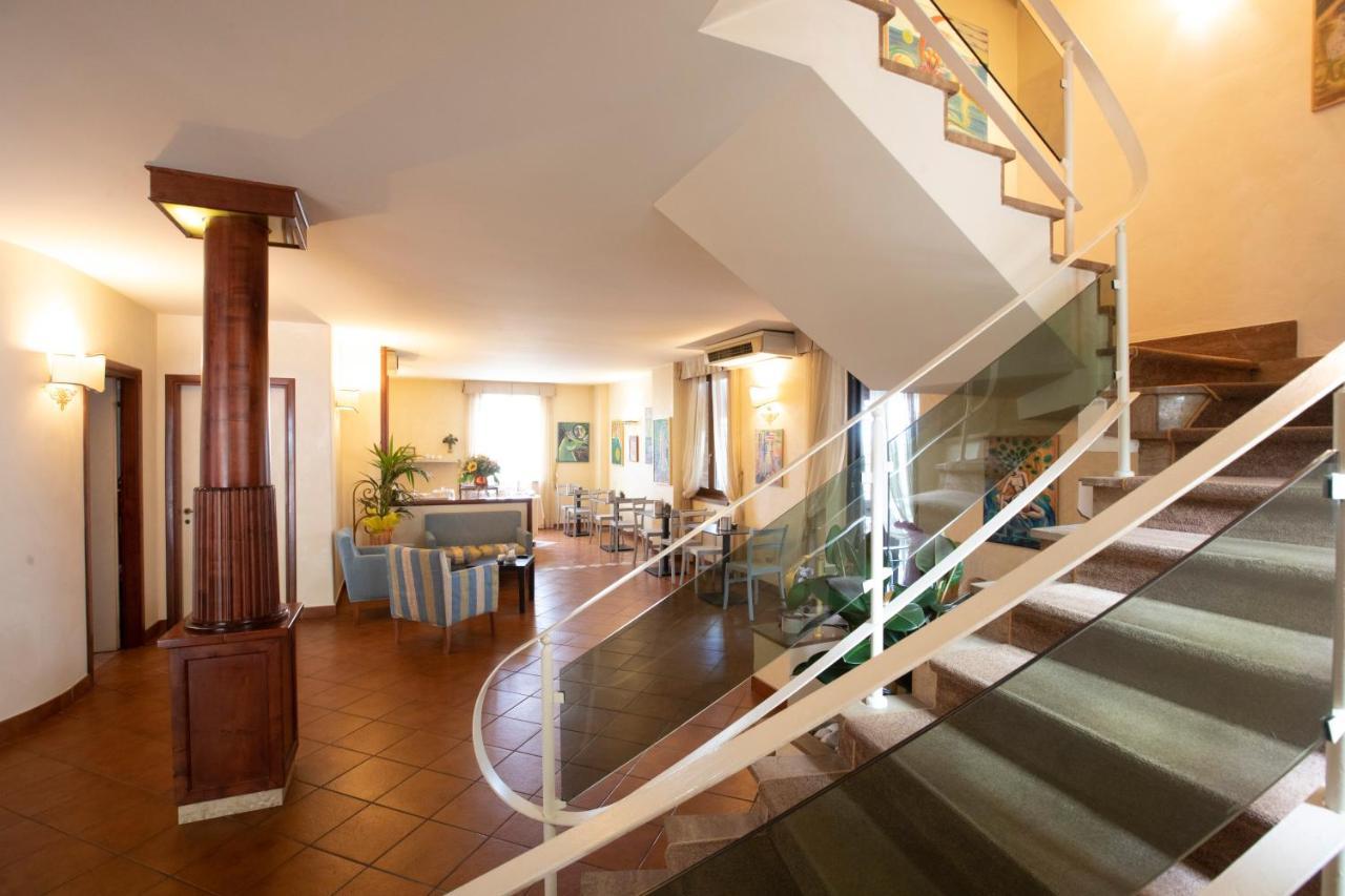 Hotel Arcobaleno Siena Bagian luar foto