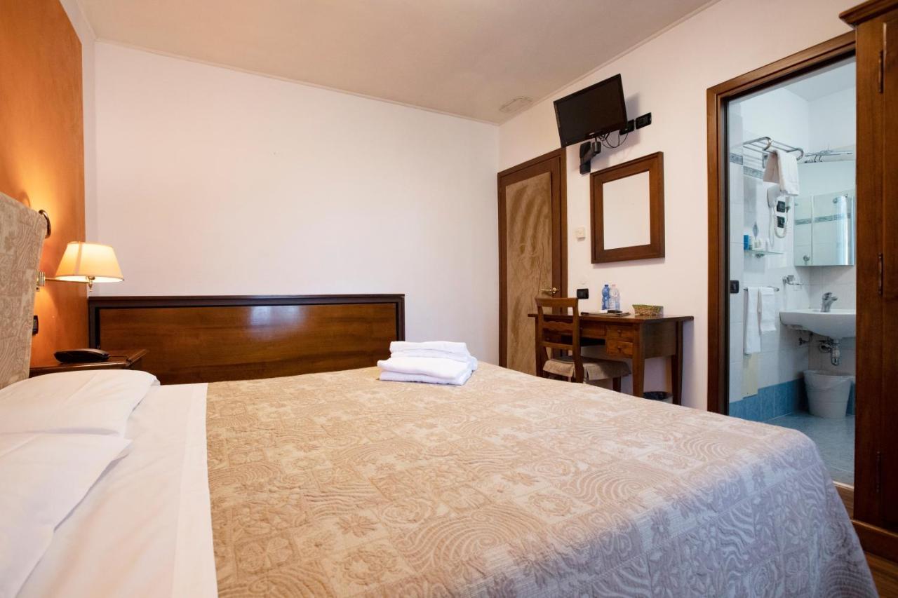 Hotel Arcobaleno Siena Bagian luar foto