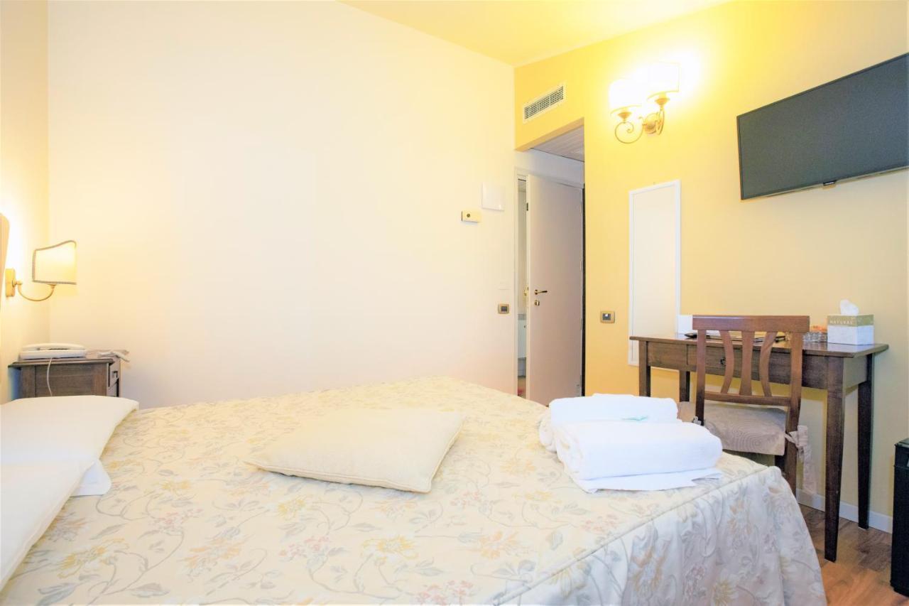 Hotel Arcobaleno Siena Bagian luar foto