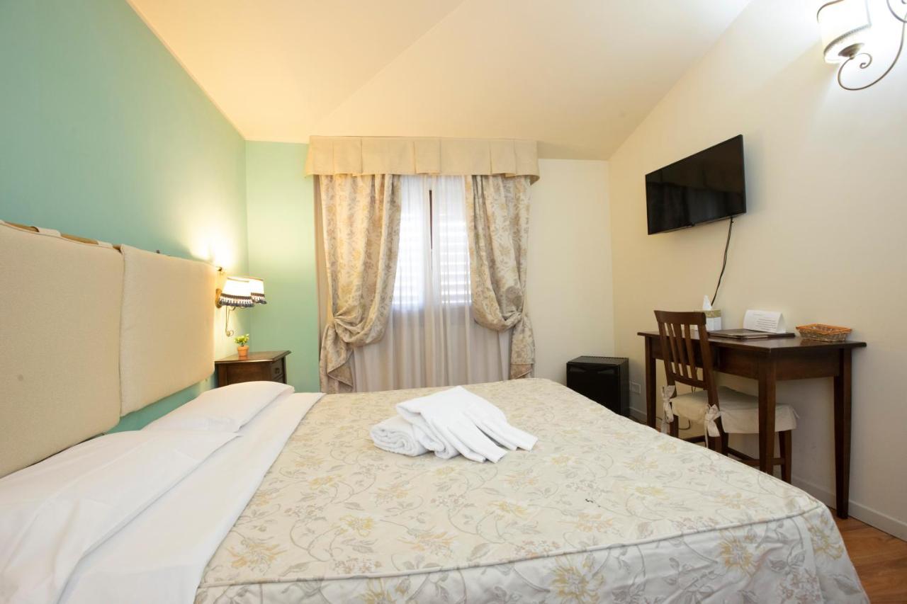 Hotel Arcobaleno Siena Bagian luar foto