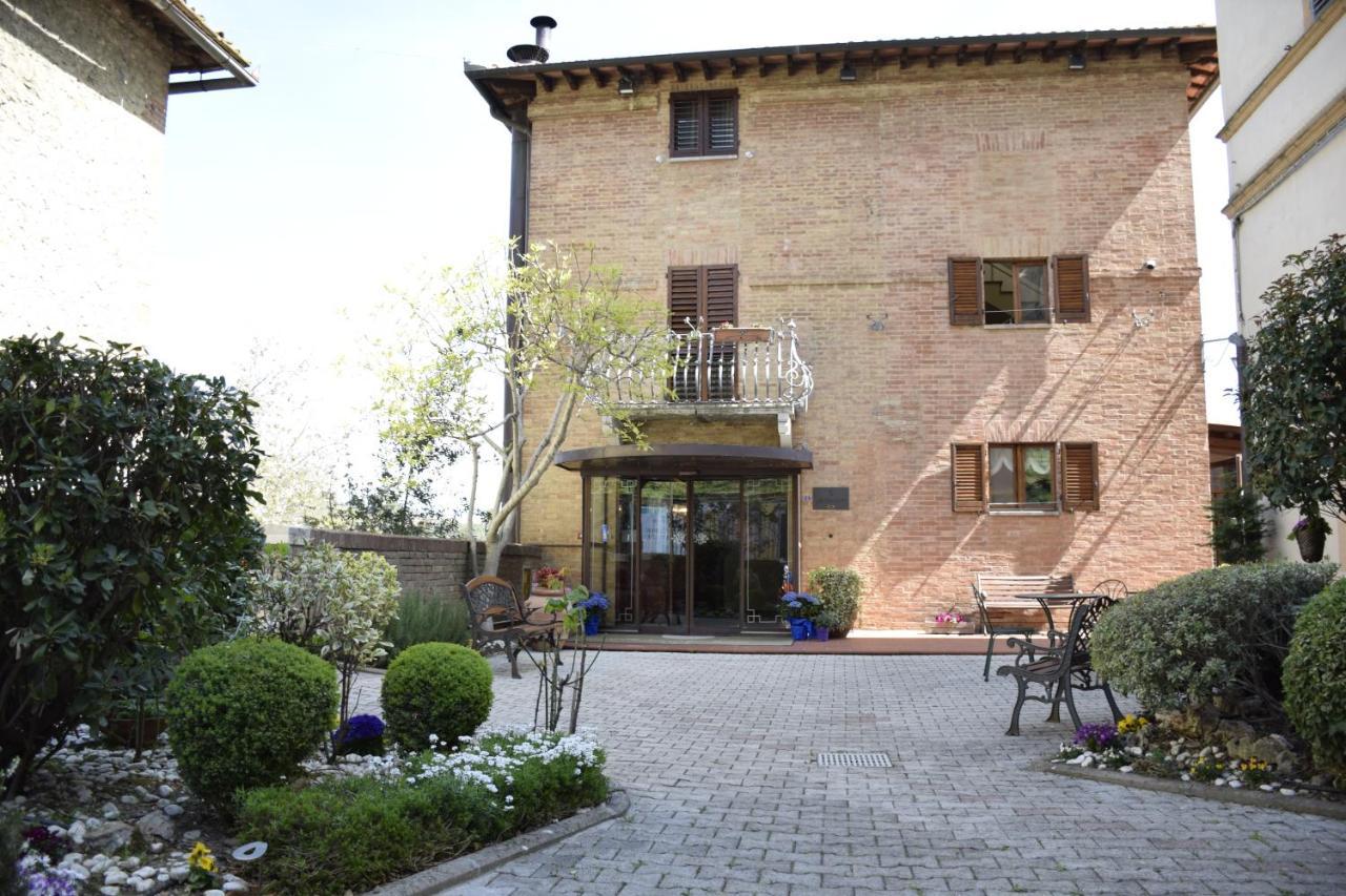 Hotel Arcobaleno Siena Bagian luar foto
