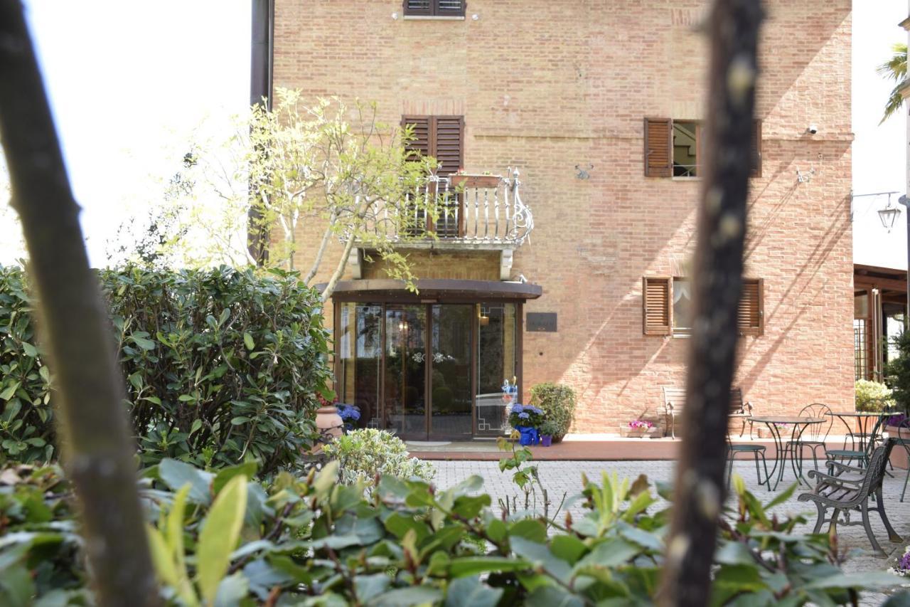 Hotel Arcobaleno Siena Bagian luar foto
