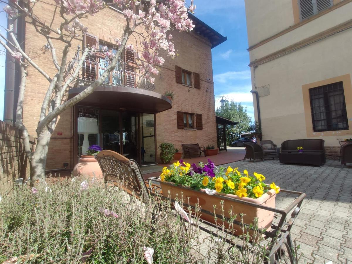 Hotel Arcobaleno Siena Bagian luar foto