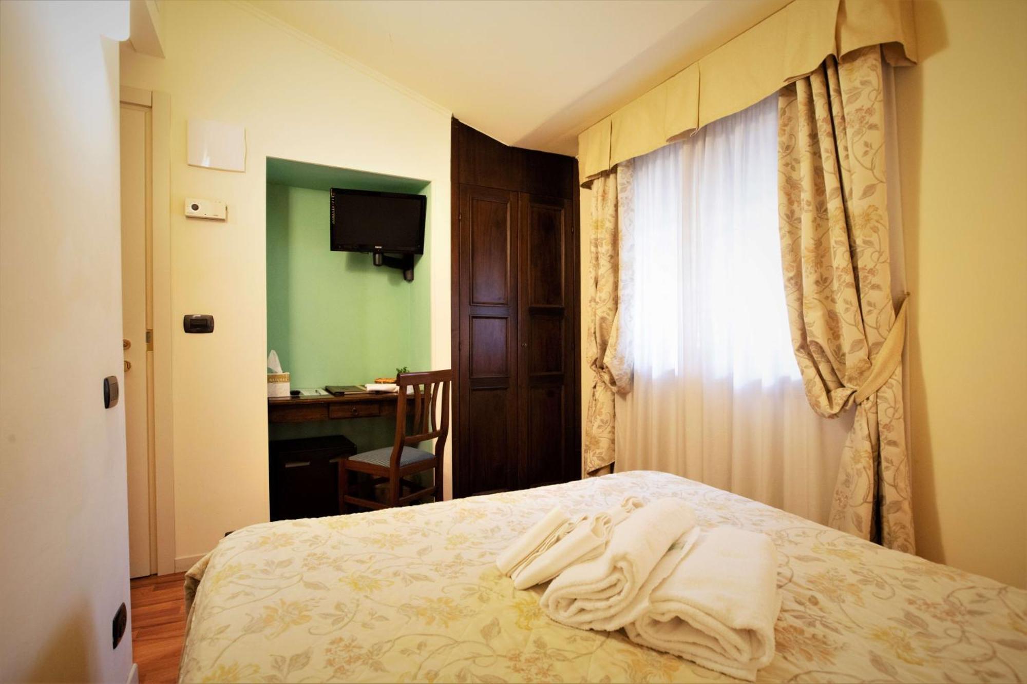 Hotel Arcobaleno Siena Bagian luar foto