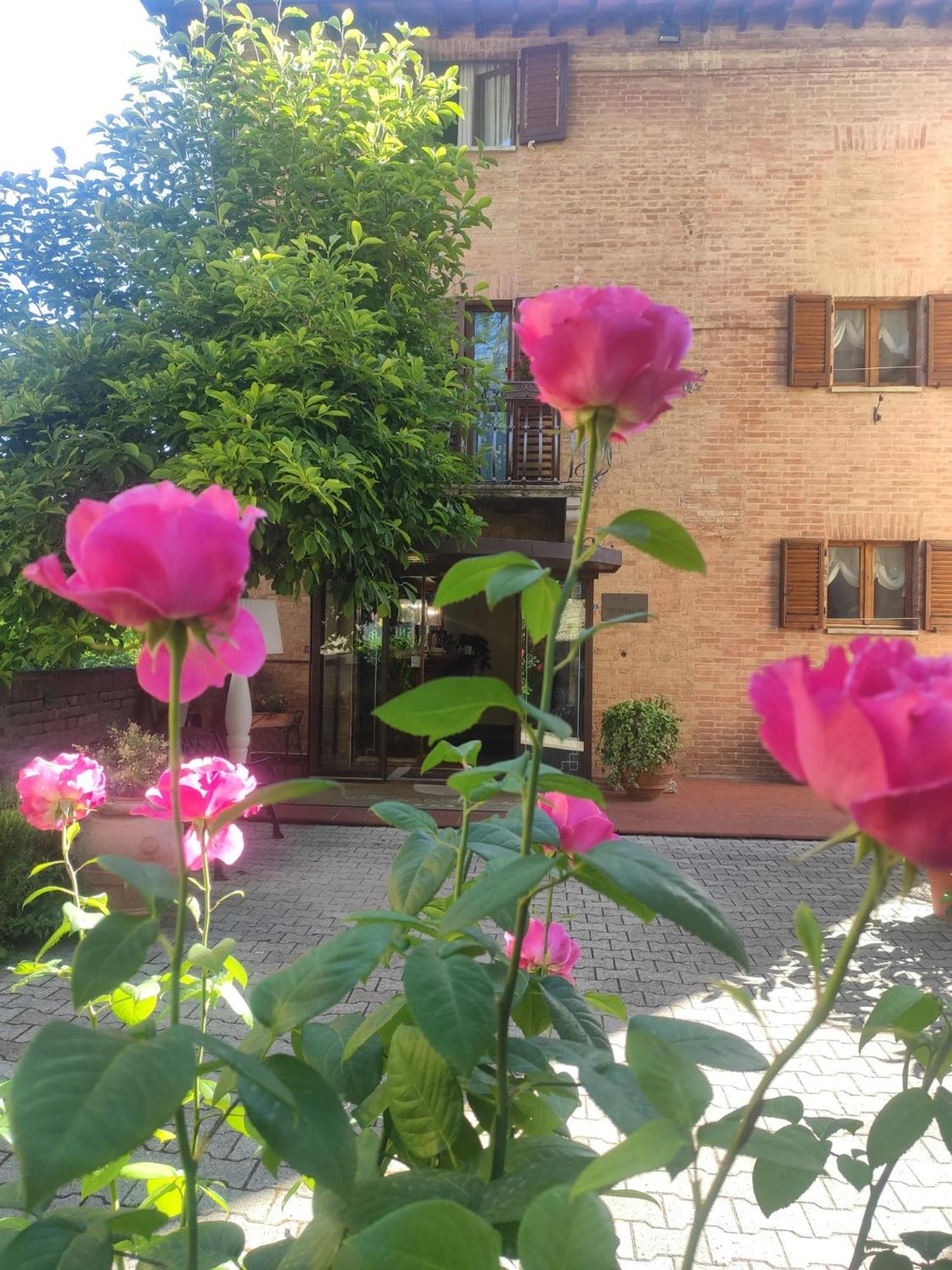 Hotel Arcobaleno Siena Bagian luar foto