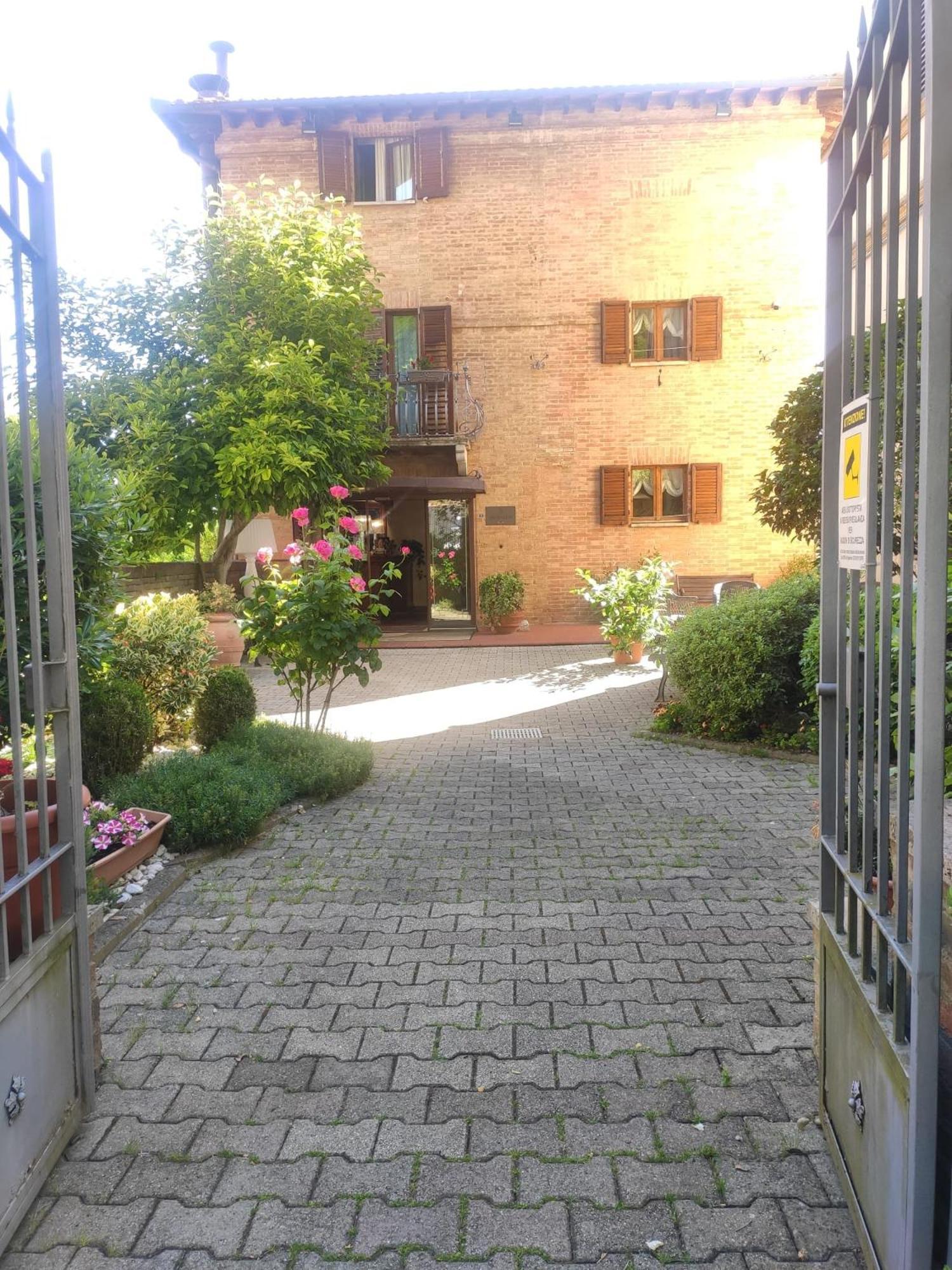 Hotel Arcobaleno Siena Bagian luar foto