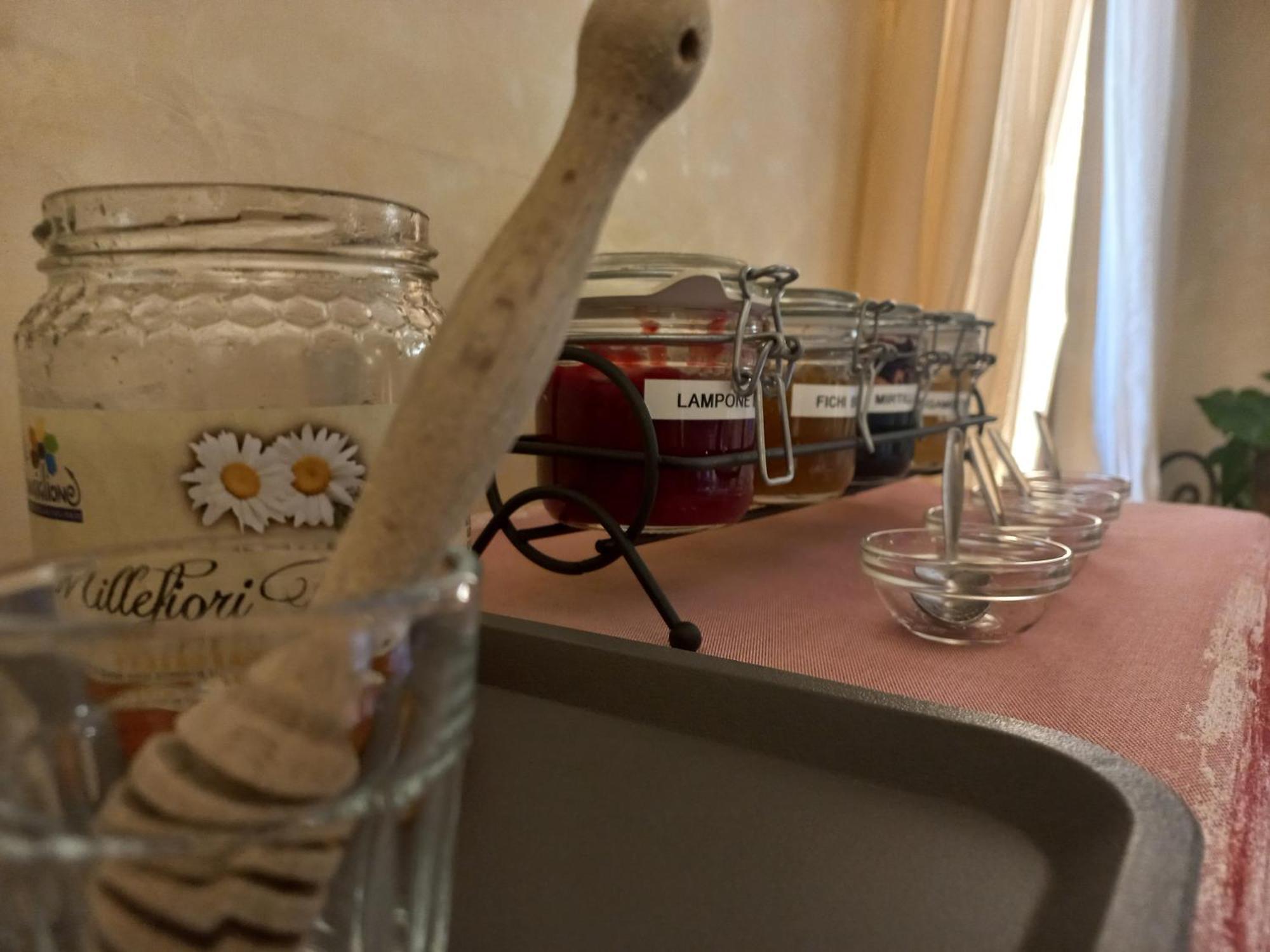 Hotel Arcobaleno Siena Bagian luar foto