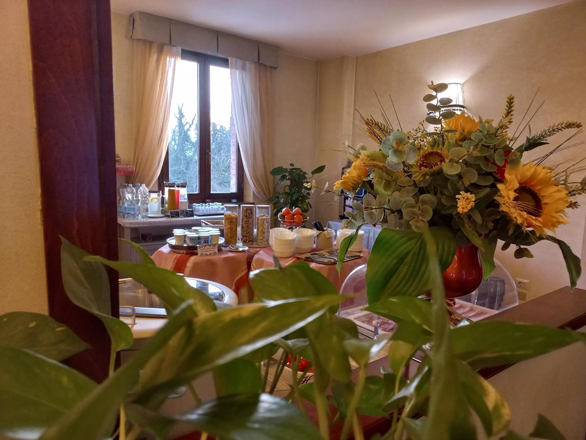 Hotel Arcobaleno Siena Bagian luar foto