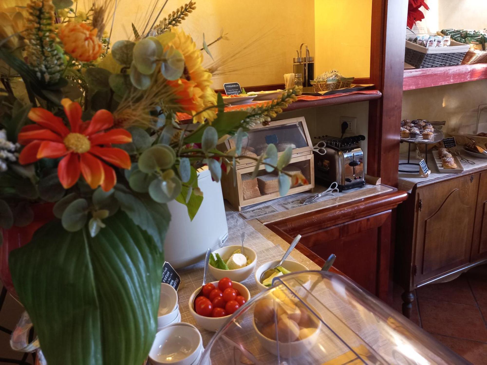 Hotel Arcobaleno Siena Bagian luar foto